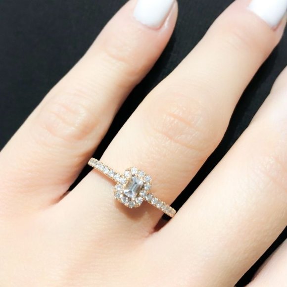 Ring in Rose Gold set with Diamonds